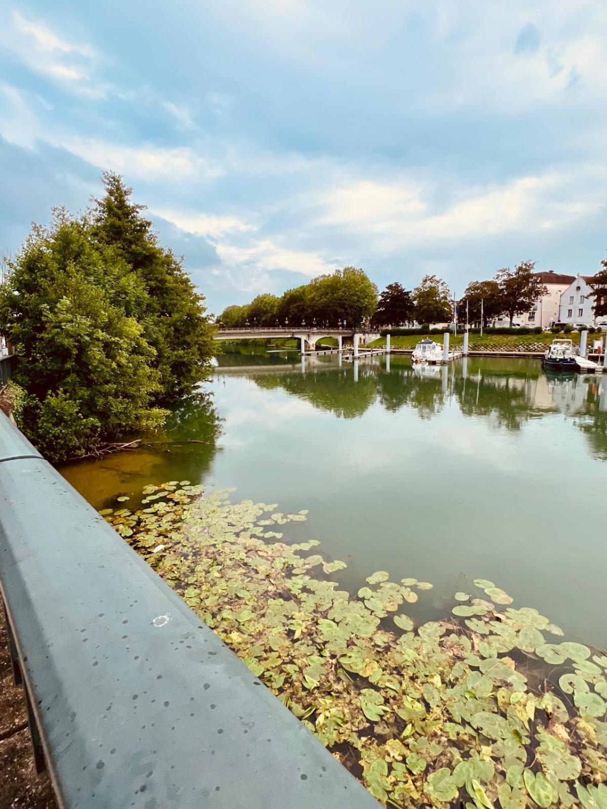 Disney-Bord De Marne-Parking Prive Meaux Esterno foto